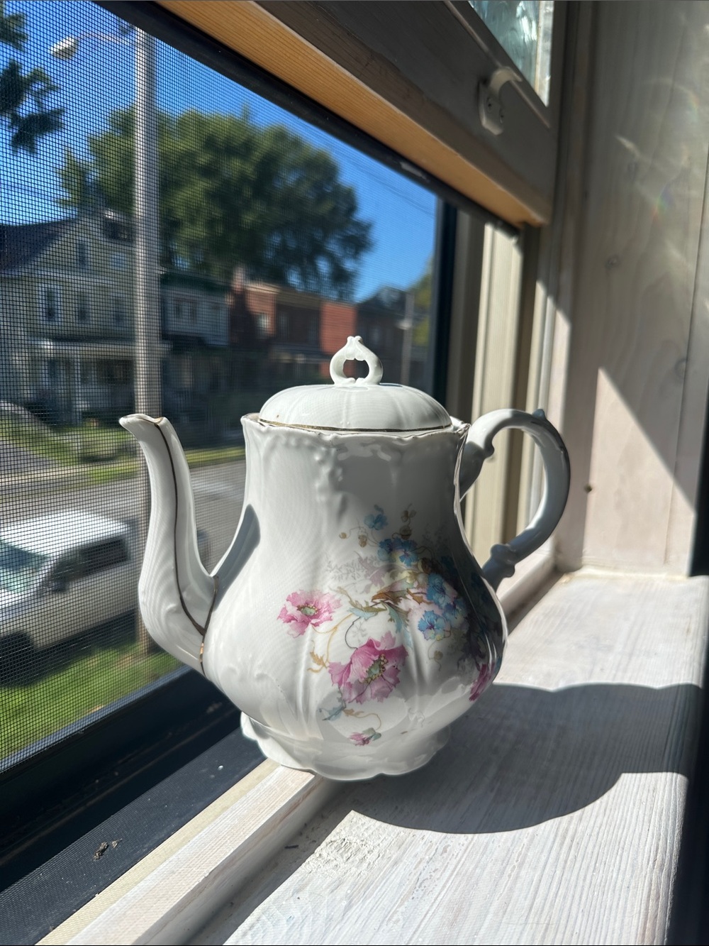 White Floral Vintage Teapot